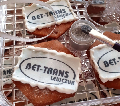 ciastka z logiem firmy